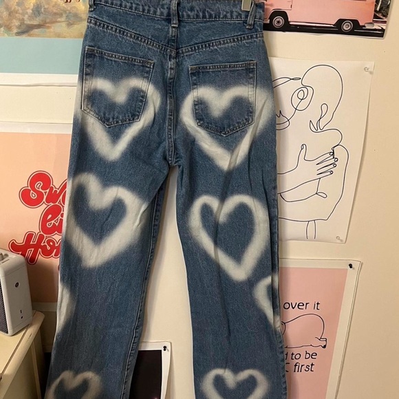 Adika: wide leg jeans with white graffiti hearts - Picture 3 of 3